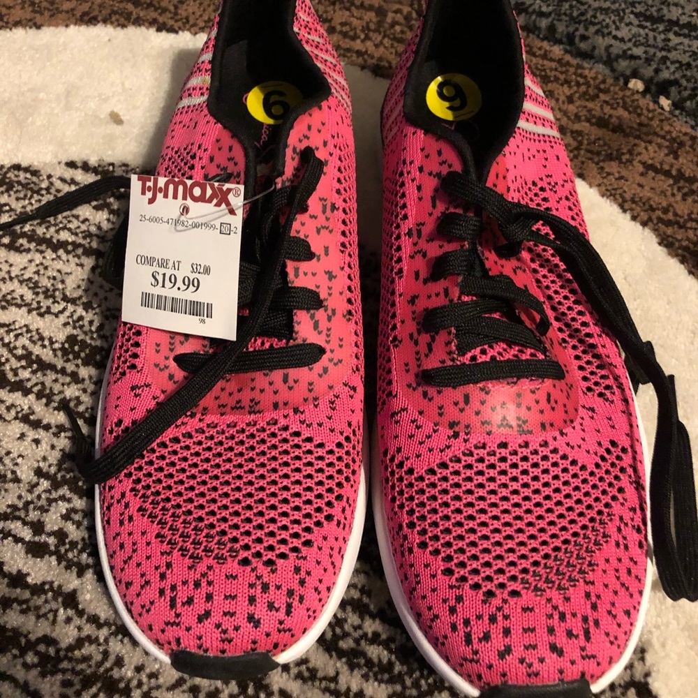 Jessica Simpson tennis shoes